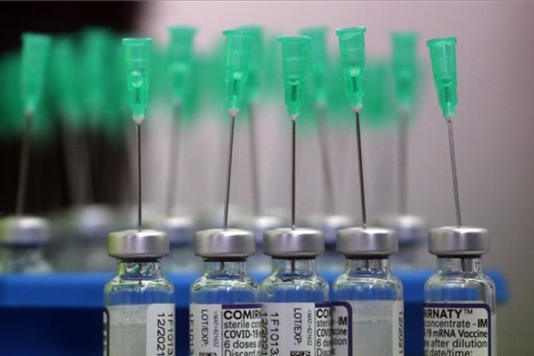 Hétfőtől igényelhető a vakcina negyedik adagja Romániában