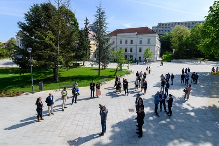 Átadták Veszprémben a Zöld város projekt új közösségi tereit