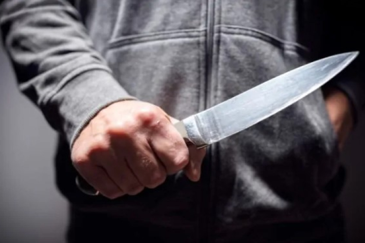 Ne félj, nem fog fájni - mondta, majd mellkason szúrta barátját a sümegi férfi