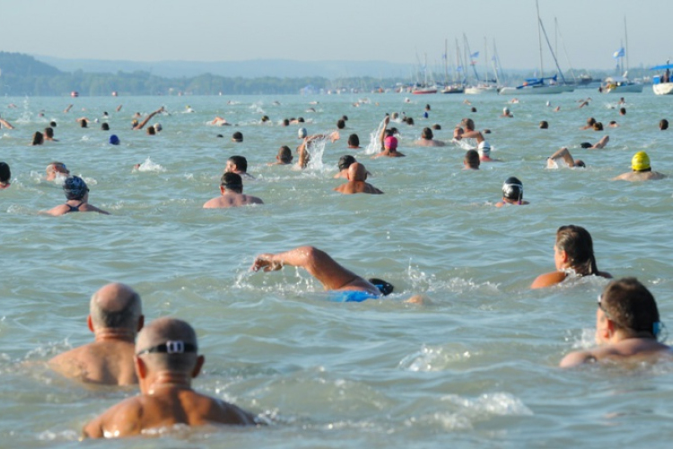 Vasárnap megtartják a Balaton-átúszást