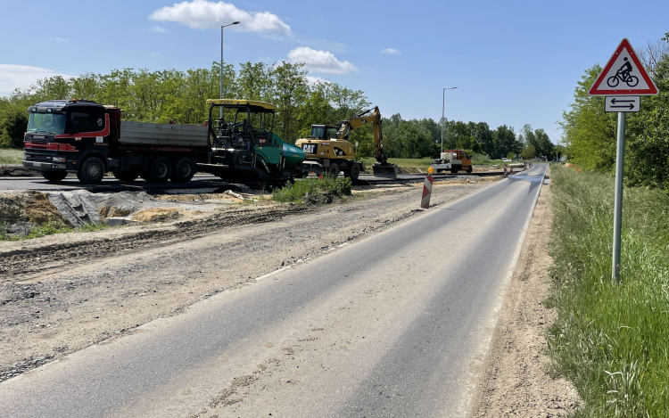 Közlekedési államtitkár: közel 32 milliárd forintot fordítottak a hazai közúthálózat megújítására